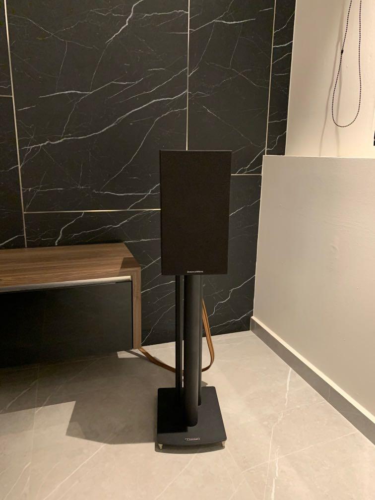 b&w 606 stands