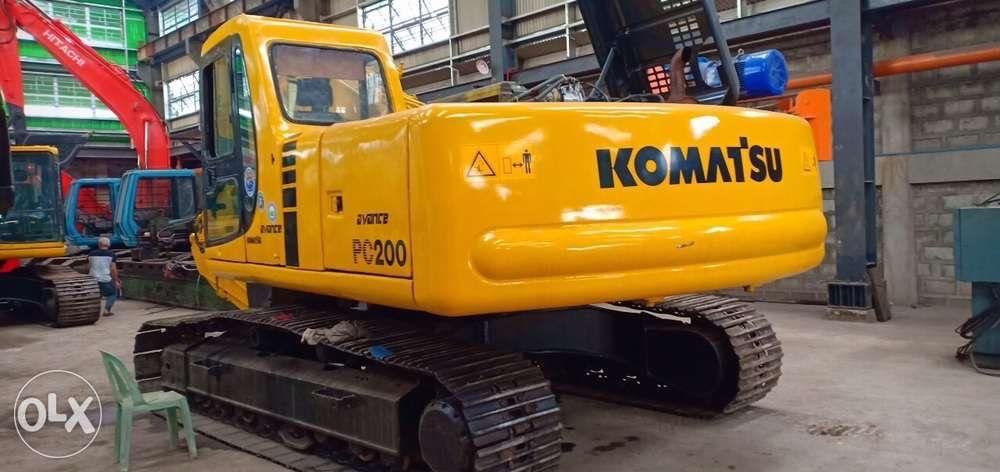 Excavator Backhoe Komatsu PC200, with Brand New Main Pump