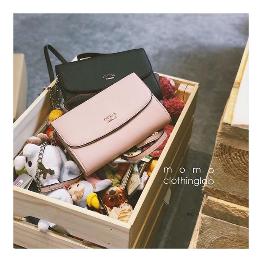 guess chain sling bag