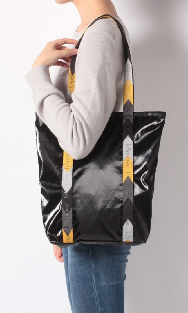 Abstract daily tote sale