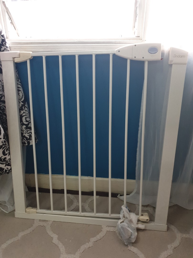Lindam safety gate, Babies & Kids, Baby Nursery & Kids Furniture, Safety Gates, Locks