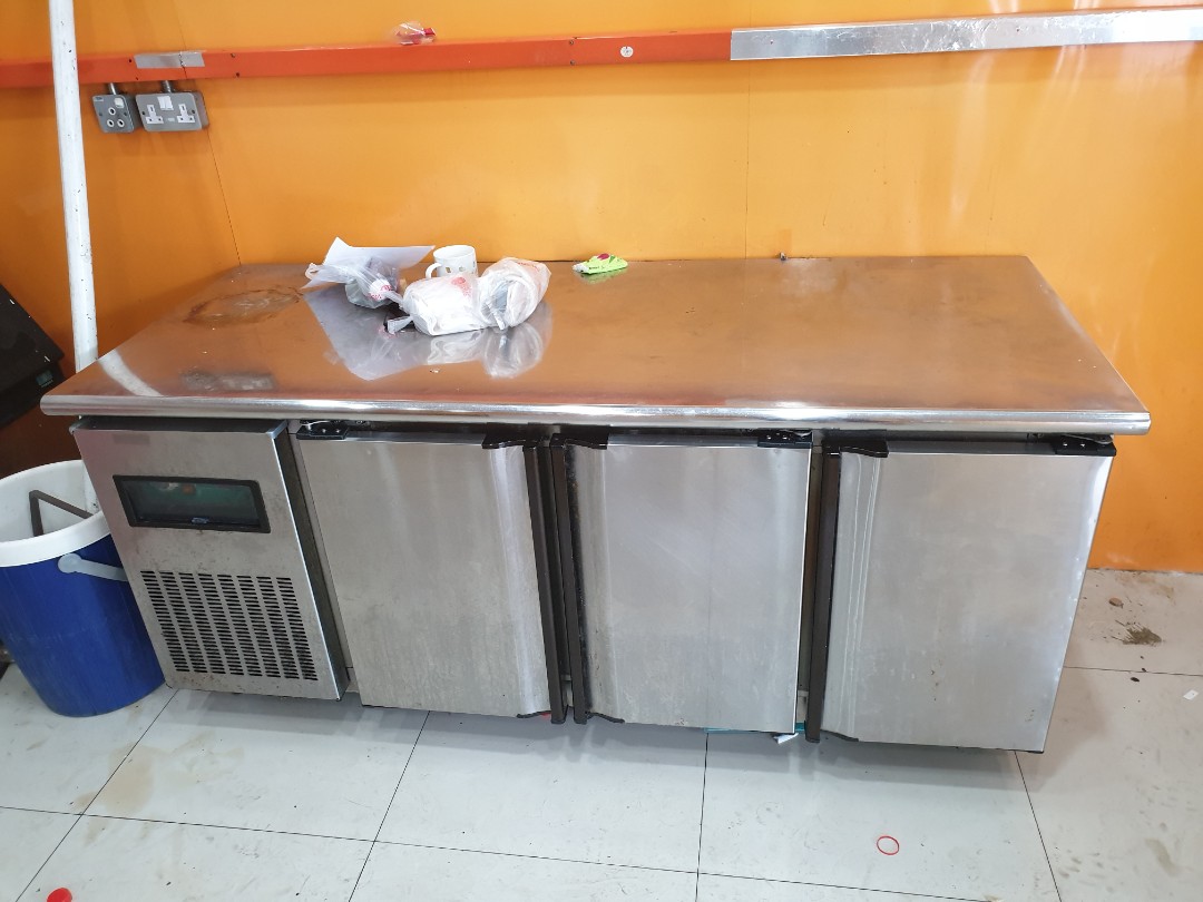 Table top chiller, Food & Drinks, Beverages on Carousell
