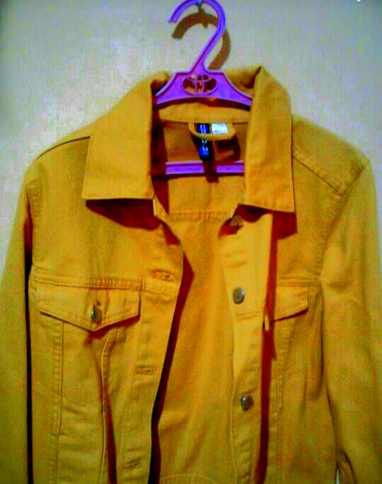 Authentic H&M jacket (Category: Coats, Jackets and Outerwear) located in Manila. Submitted by oshangdeep (Listing ID 261463739, Image 1). Description: #CarouTV.