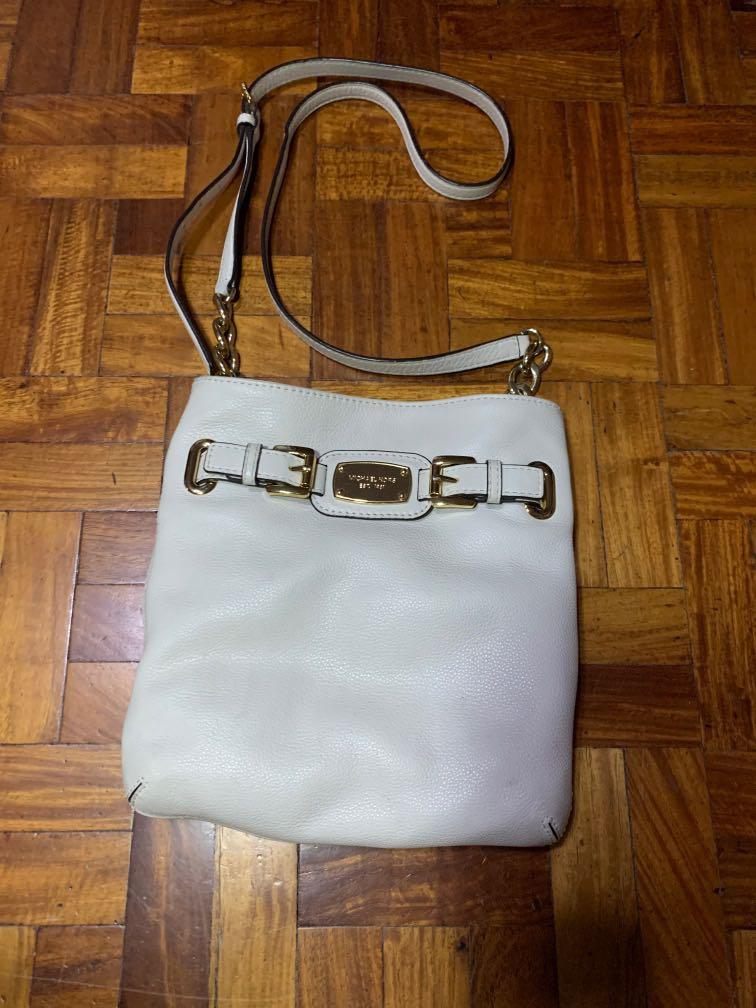 Michael Kors sling bag (Category: Cross-body Bags) located in Quezon City. Submitted by samblucas13 (Listing ID 261481780, Image 1). Description: Genuine leather authentic Michael Kors sling bag that can take you from day to night. Chic and stylish. Payment via Gcash or BPI. Delivery to be shouldered by the buyer in cash via Grab Delivery. .