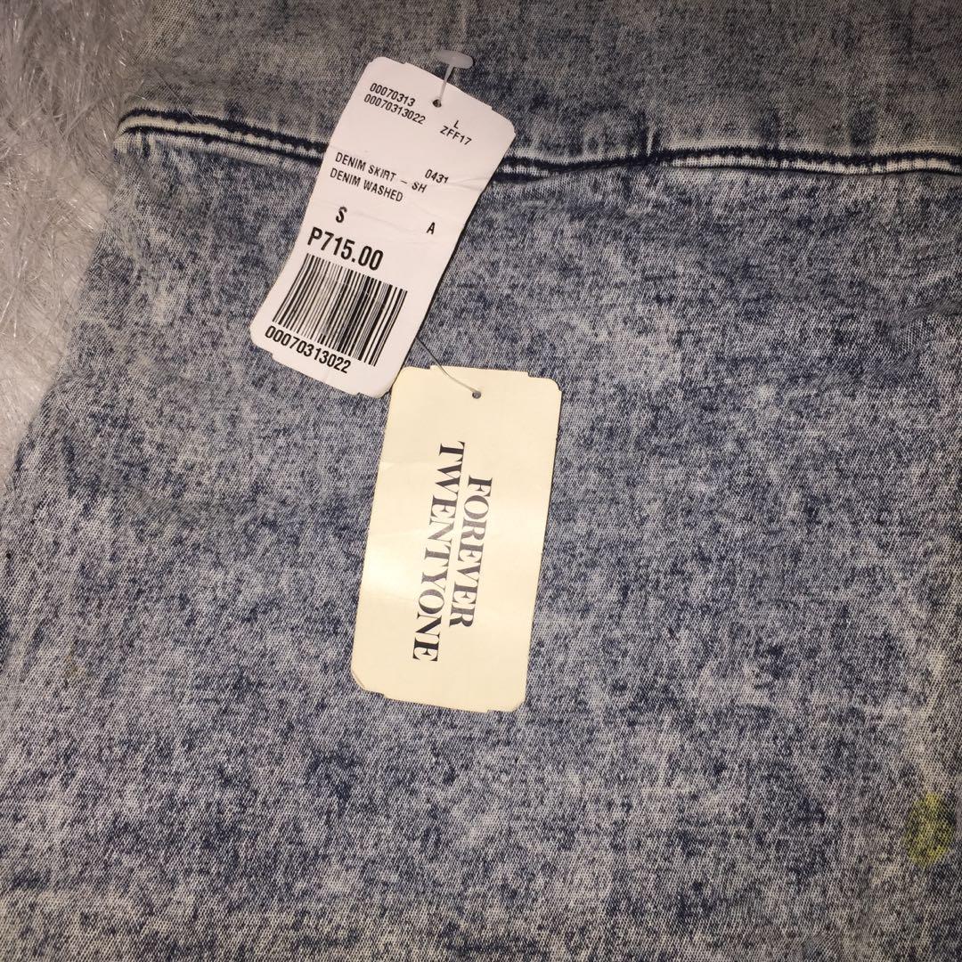 Forever 21 denim skirt (Category: Skirts) located in Manila. Submitted by hslightsup (Listing ID 261472529, Image 3). Description: New and still with tag! Looks like it has a yellow stain but it’s part of the fabric! Needs a new loving owner! 🥰 Price is negotiable! 🥰.