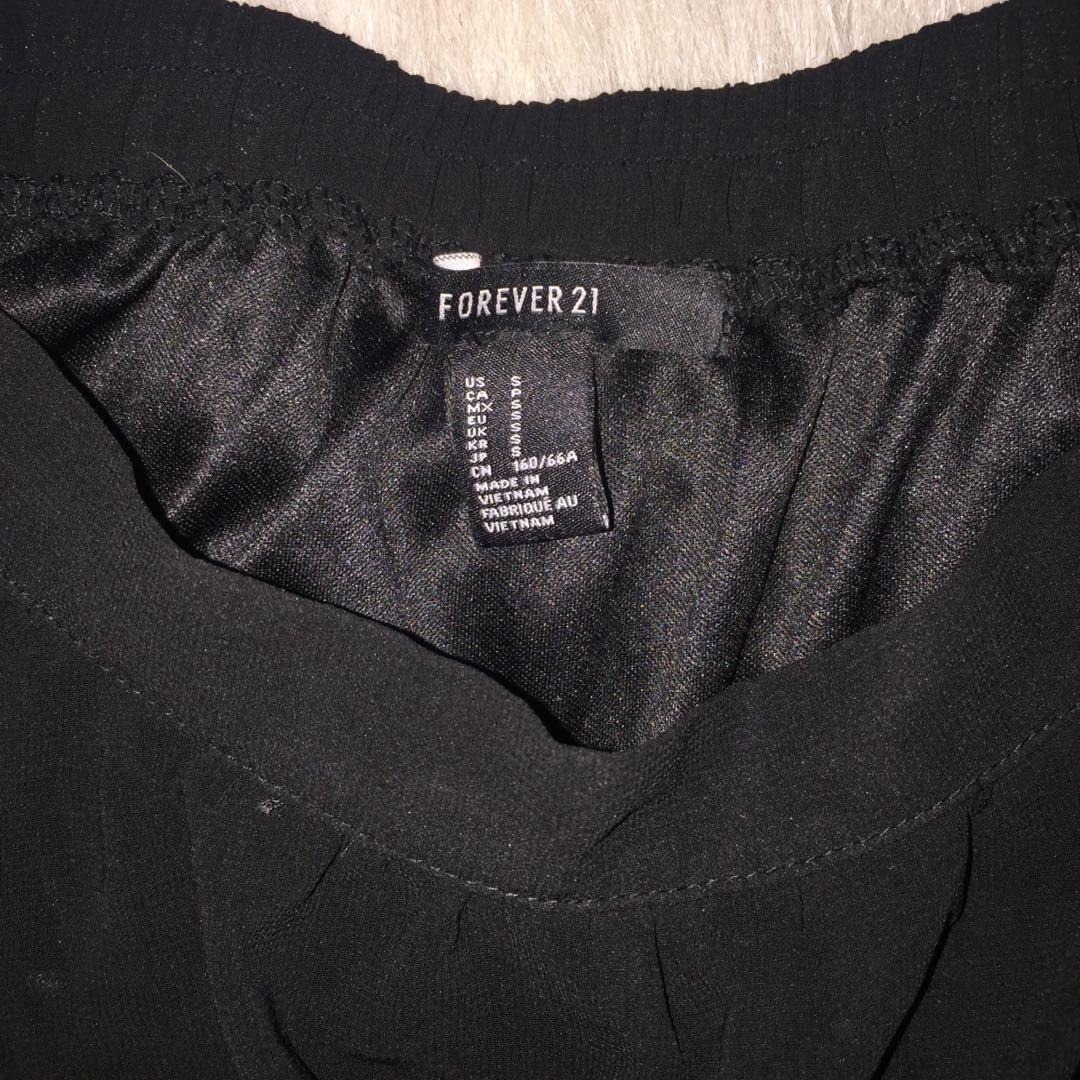 Forever 21 High Low Skirt (Category: Skirts) located in Manila. Submitted by hslightsup (Listing ID 261473255, Image 2). Description: Super comfy and flowy! This is one of my favorite clothing to wear but sadly I have to let it go 😔 needs a new loving owner! 🥰❤️ Price is negotiable! ❤️.