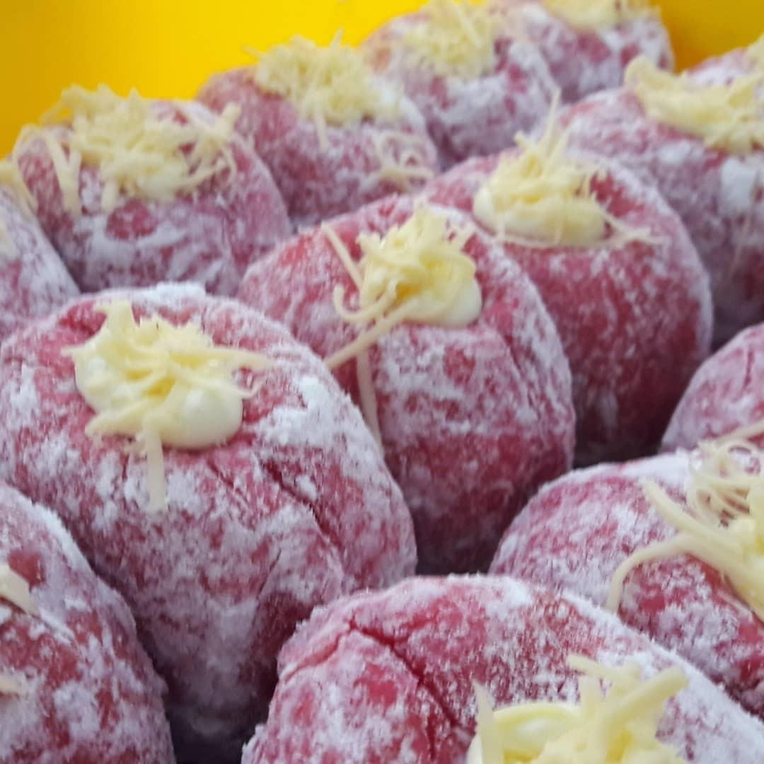 Red Velvet Cream Cheese Bomboloni Food Drinks Baked Goods On Carousell