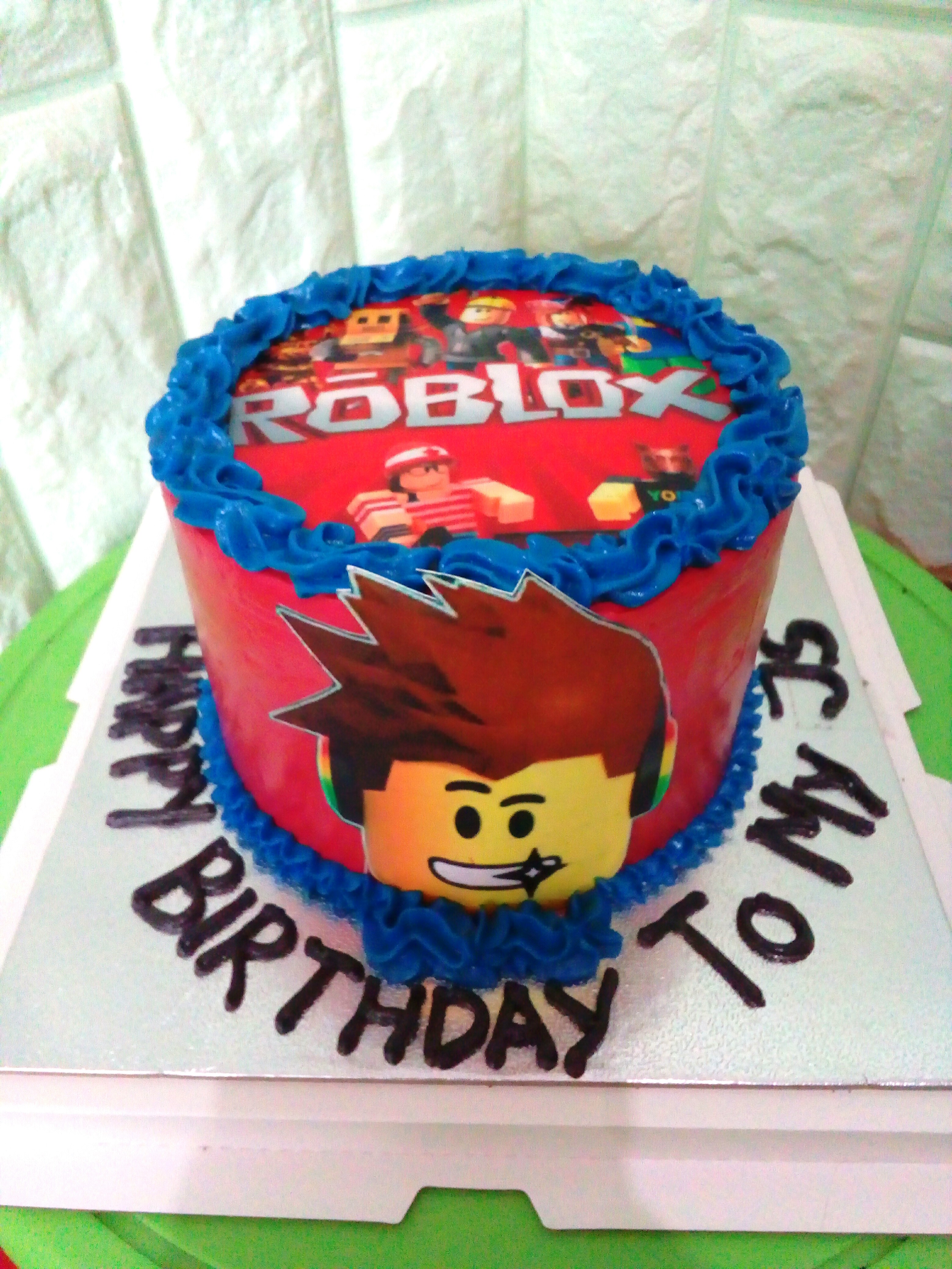 Roblox Cake 5inch Food Drinks Baked Goods On Carousell - yum cake roblox