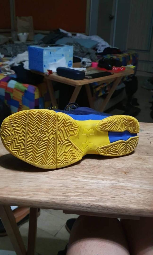 Curry 3 cheap yellow men