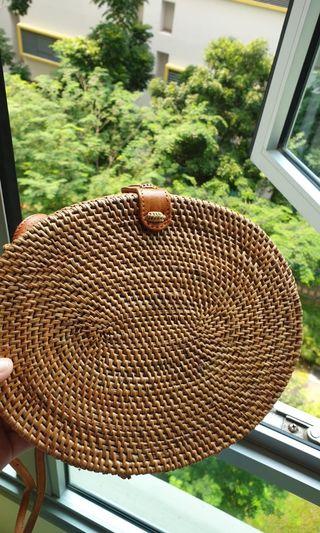 New design! Oval sling bag