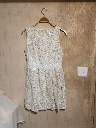 NEW lace碎花裙
