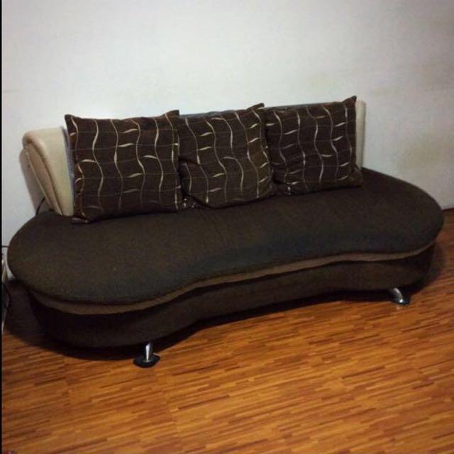3 To 4 Seater Sofa (Category: Sofas) located in Las Pinas. Submitted by cristeta76 (Listing ID 261639153, Image 1). Description: .