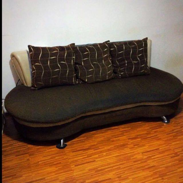 3 To 4 Seater Sofa (Category: Sofas) located in Las Pinas. Submitted by cristeta76 (Listing ID 261639153, Image 2). Description: .