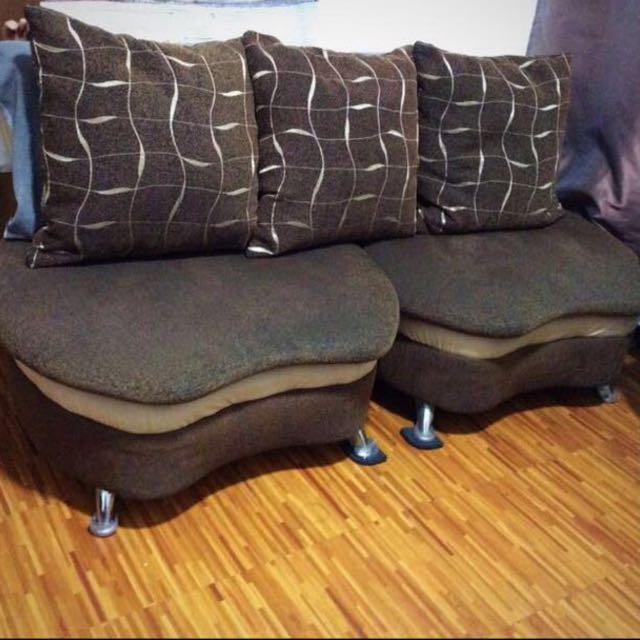 Brown White 2 Single Sofa (Category: Sofas) located in Las Pinas. Submitted by cristeta76 (Listing ID 261638339, Image 1). Description: .