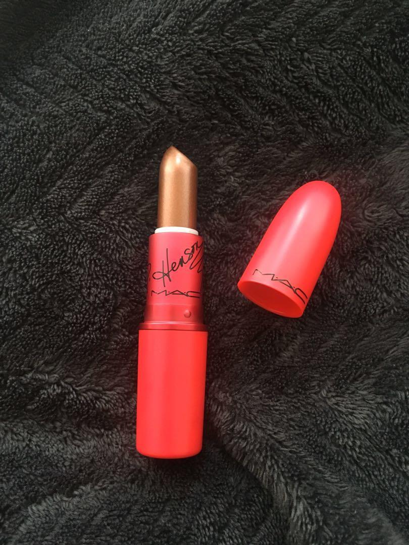 MAC Viva Glam Taragi P. Henson 2 (Category: Makeup) located in Manila. Submitted by lunaluvgood (Listing ID 261559641, Image 2). Description: Never used just swatched Best for rust / brown shade lovers out there This is Taragi P. Henson's shade No more box 100% Authentic Yours to keep for FREE if interested just add sf PM ME 💖.