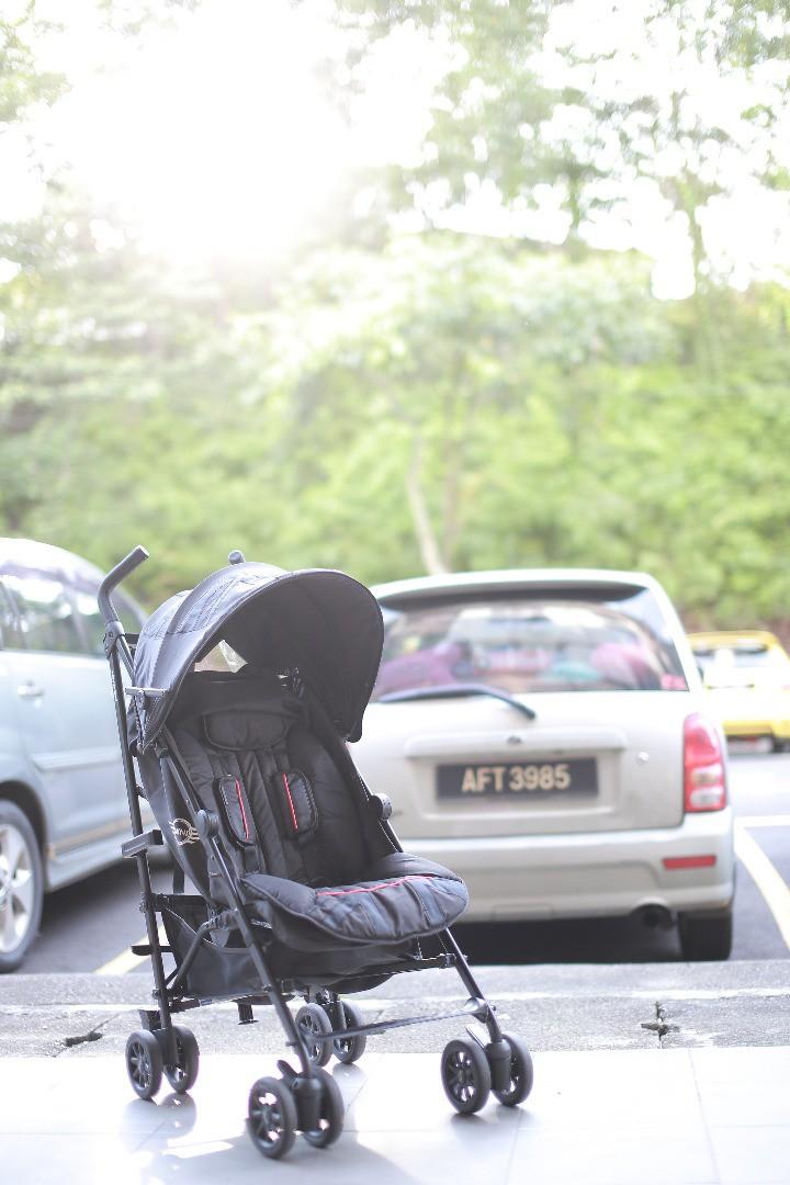 Mini Easywalker Stroller (Category: Strollers) located in Puchong. Submitted by tel88 (Listing ID 261523964, Image 1). Description: Good condition ORIGINAL MINI EASYWALKER ✅Full Recline ✅Compact umbrella fold ✅5 point harness ✅Well known smooth wheels ✅Washed and sanitized Our price: RM450 ONLY!!!!!😍❤️ Fast payment basis Booking with deposit allowed Installments can be discussed Self collect from Saujana Puchong Postage add rm30 📲www.wasap.my/6