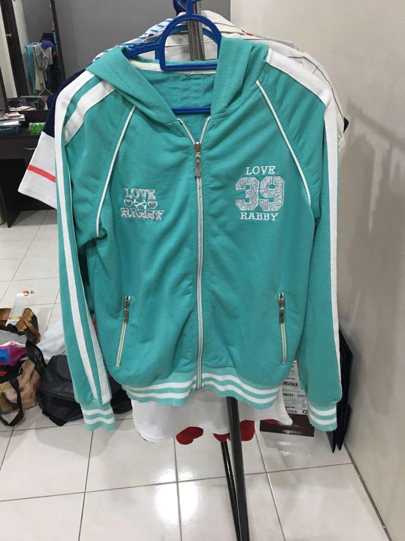 Mint Jacket (Category: Coats, Jackets and Outerwear) located in Klang. Submitted by hs.co_store (Listing ID 261673574, Image 1). Description: Good condition.