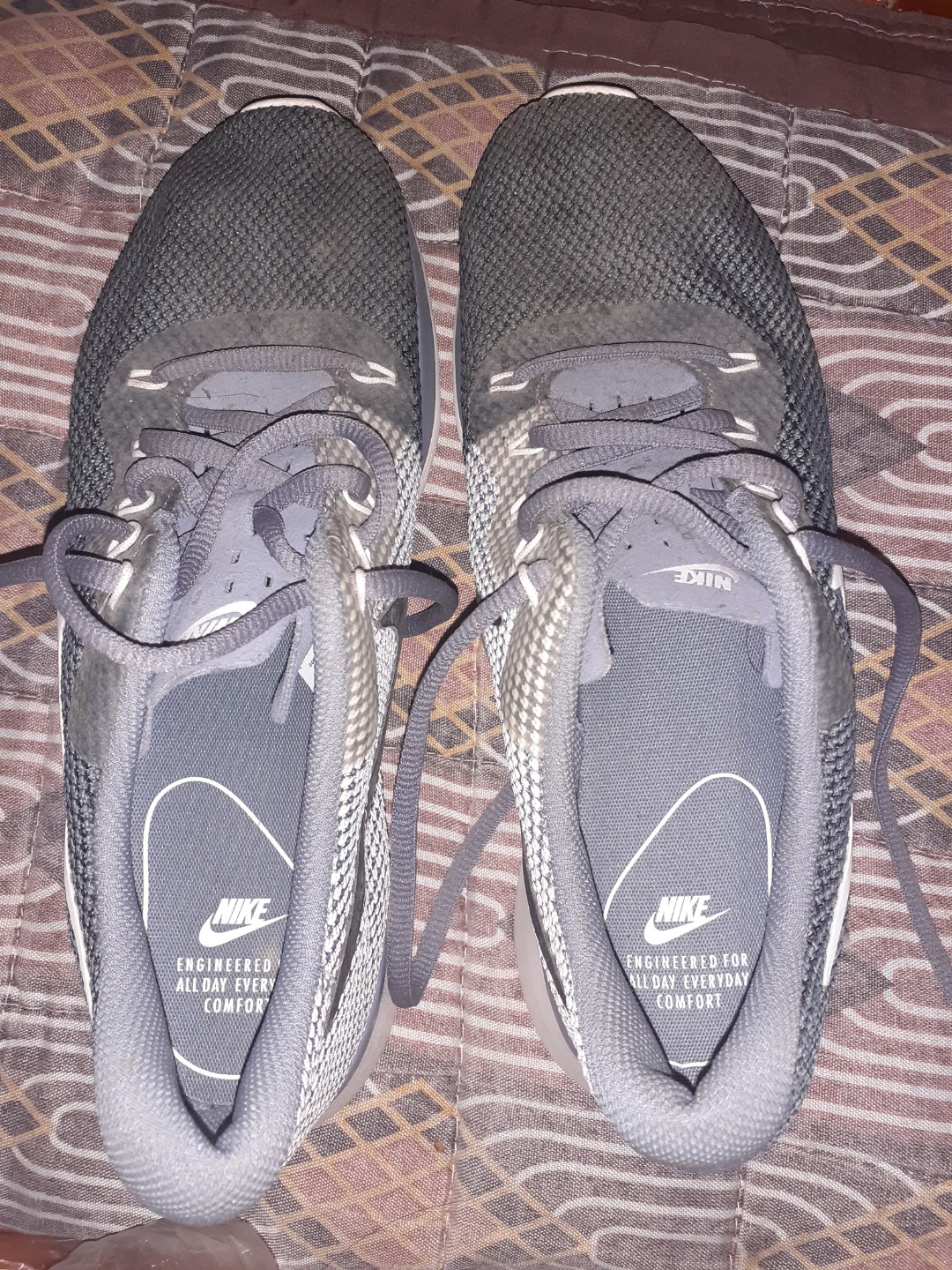 mens nike gray shoes