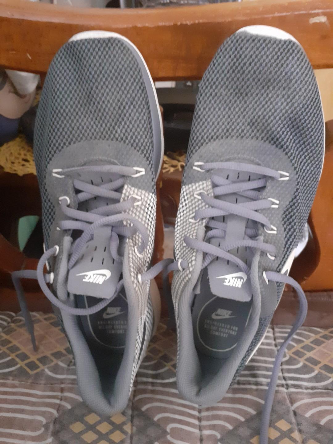 womens gray nike sneakers