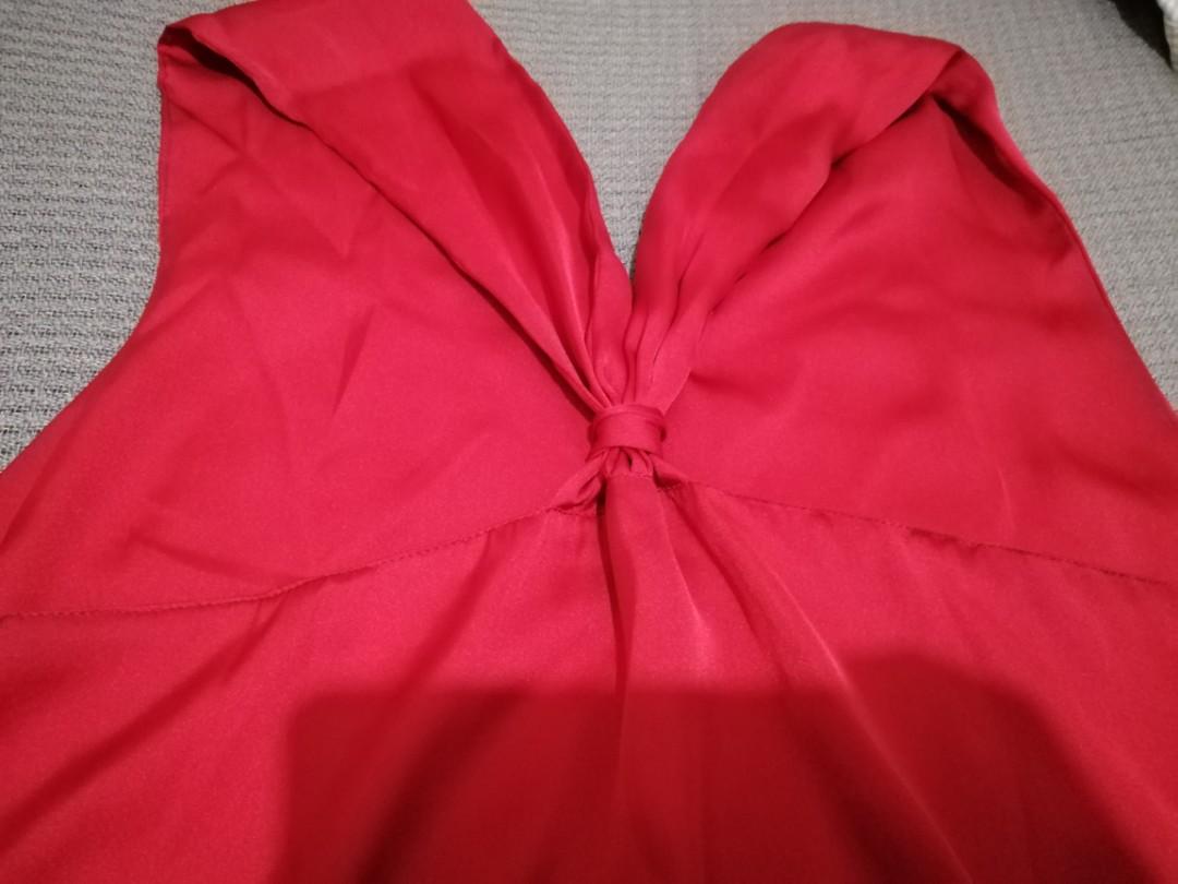 Red Satin Top (Category: Sleeveless) located in Manila. Submitted by wapsicle (Listing ID 261642122, Image 2). Description: very comfortable to wear. I used this as a corporate top woth blazer. Message me for more pictures :).