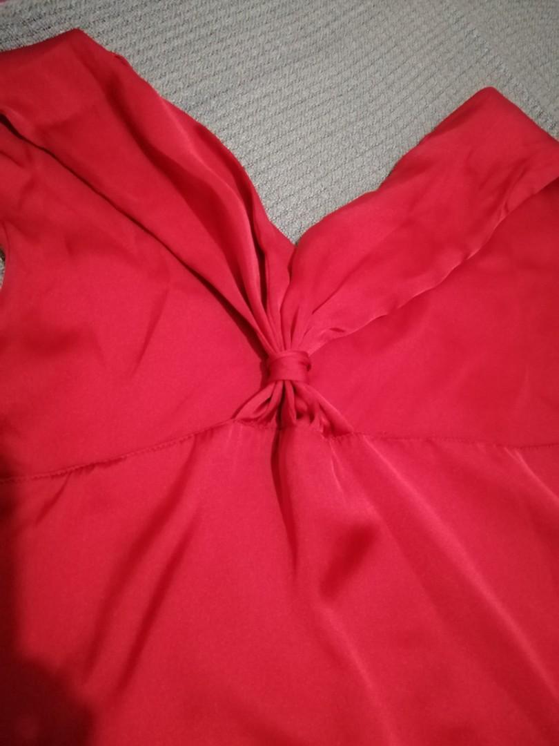 Red Satin Top (Category: Sleeveless) located in Manila. Submitted by wapsicle (Listing ID 261642122, Image 3). Description: very comfortable to wear. I used this as a corporate top woth blazer. Message me for more pictures :).