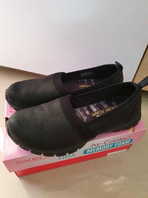 skechers air cooled memory foam waterproof