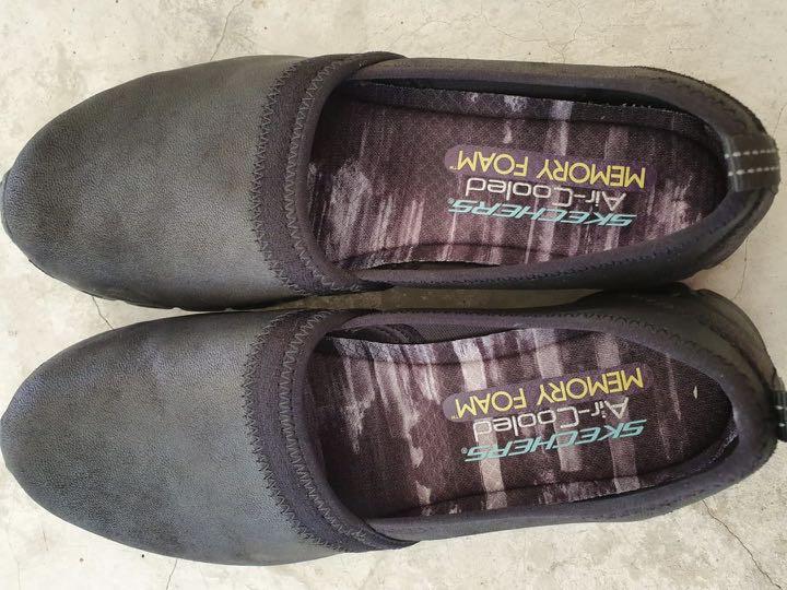 skechers air cooled memory foam waterproof