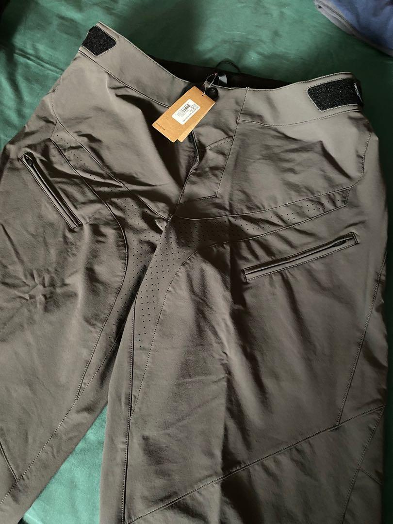 Demo pro shop shorts