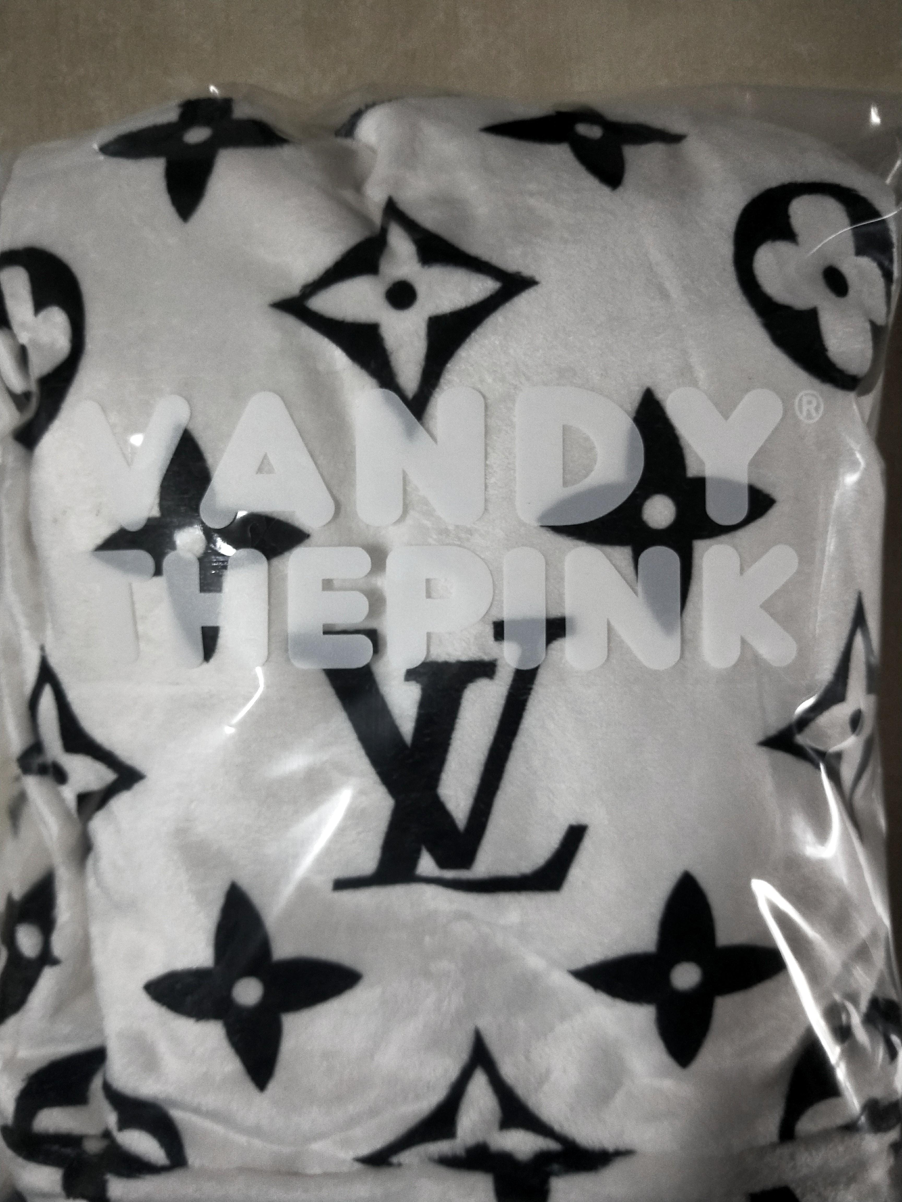 LOUIS VUITTON - Vandy the Pink LV Cozy Hoodieの通販 by yamashop｜ルイヴィトンならラクマ