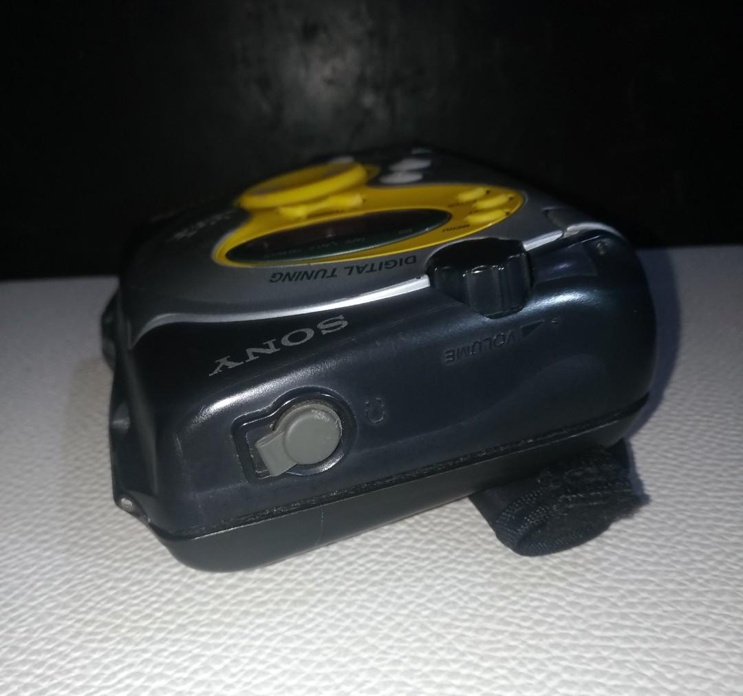 Vintage Sony Sports am fm Walkman MegaBass WATERPROOF Auto Reverse ...