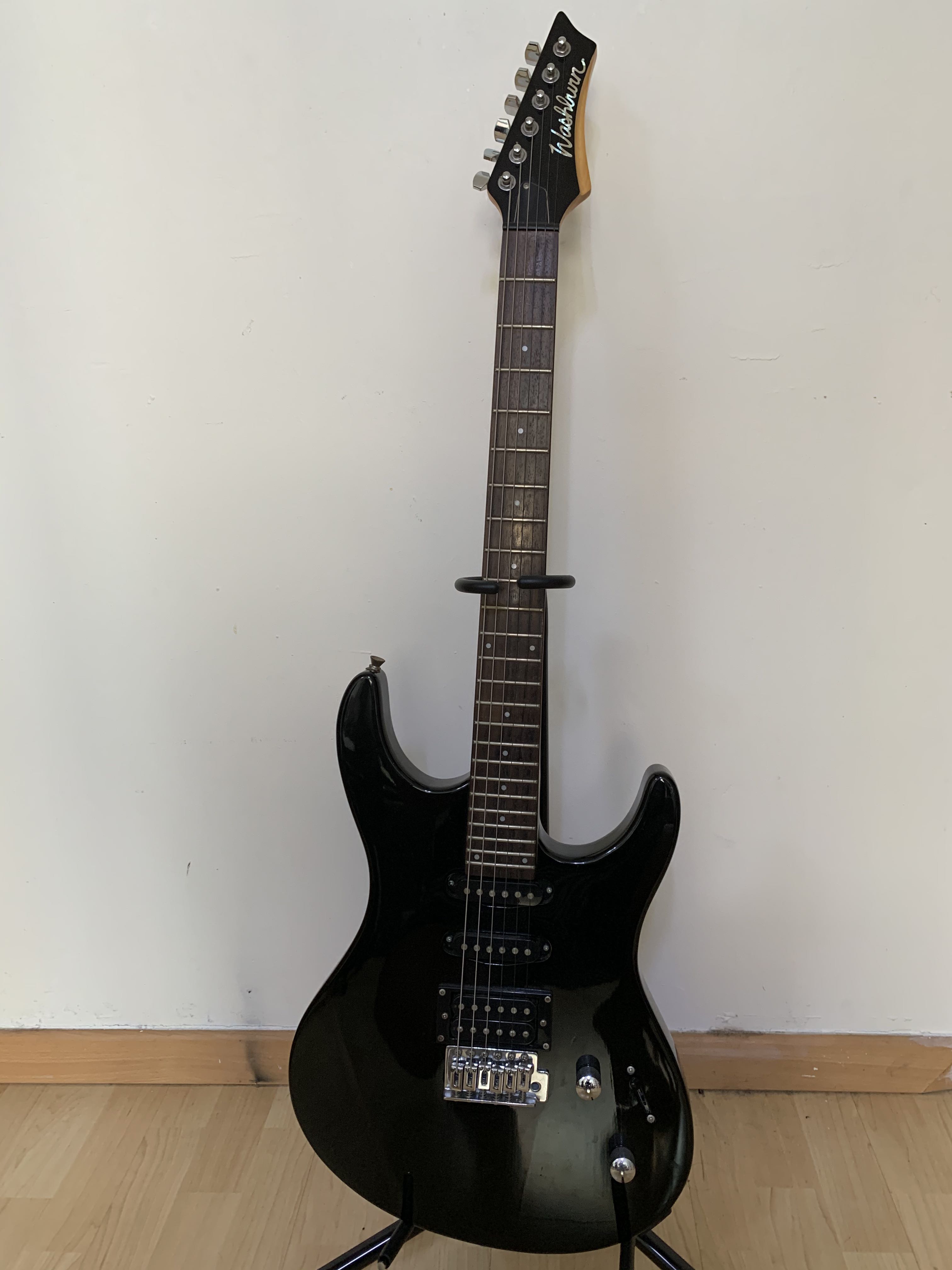 Washburn black top electric guitar
