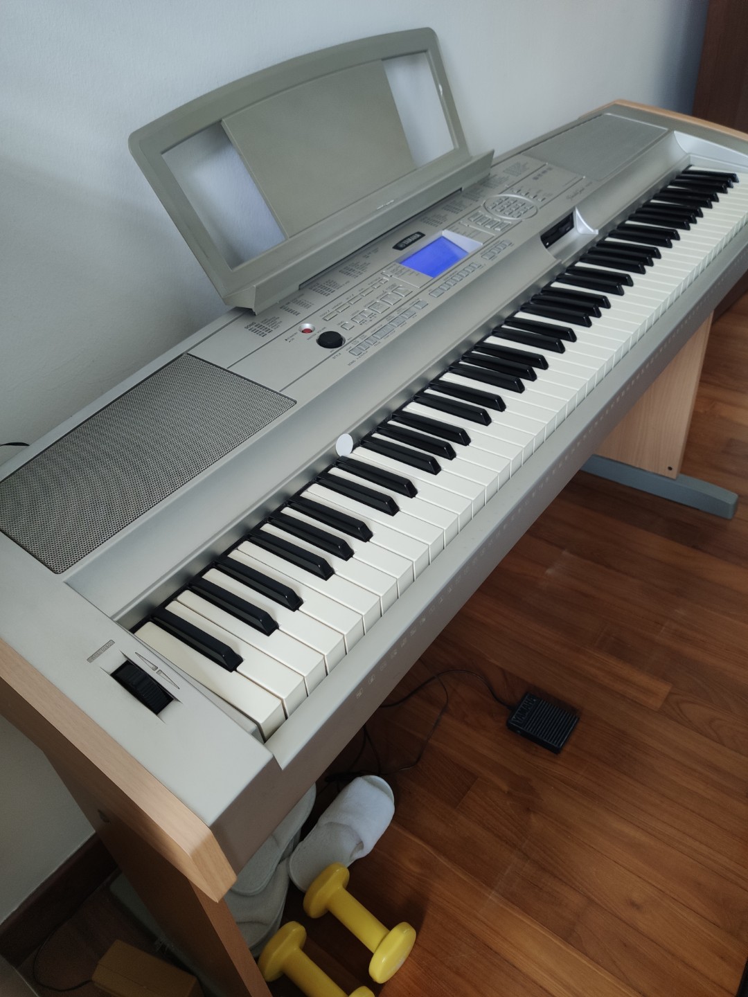 Yamaha Portable Grand keyboard digital piano DGX500, Hobbies & Toys