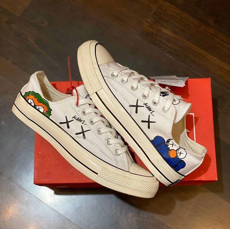 harga converse x kaws