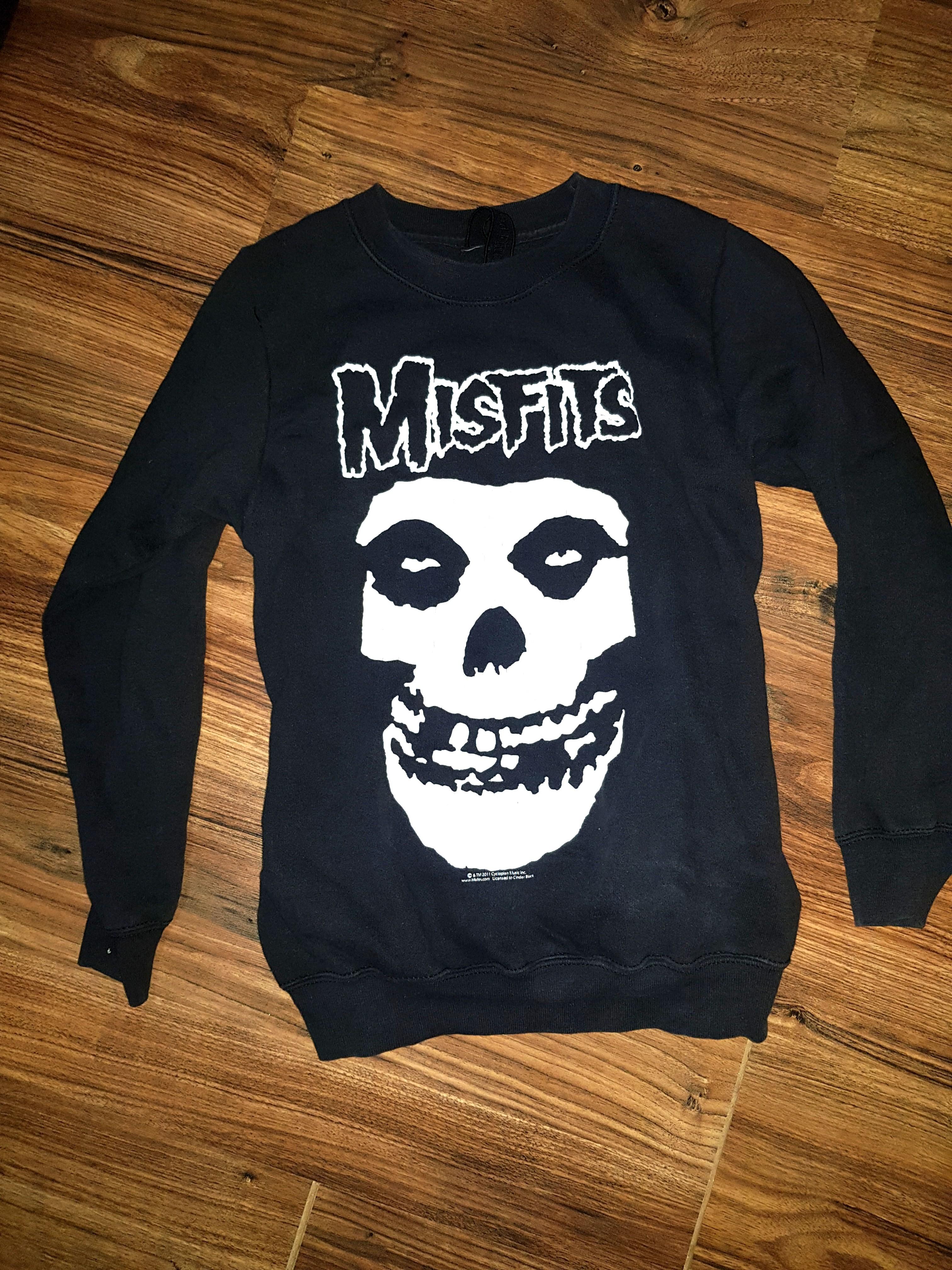 Misfits Black Pullover Women S Fashion Coats Jackets And Outerwear On Carousell