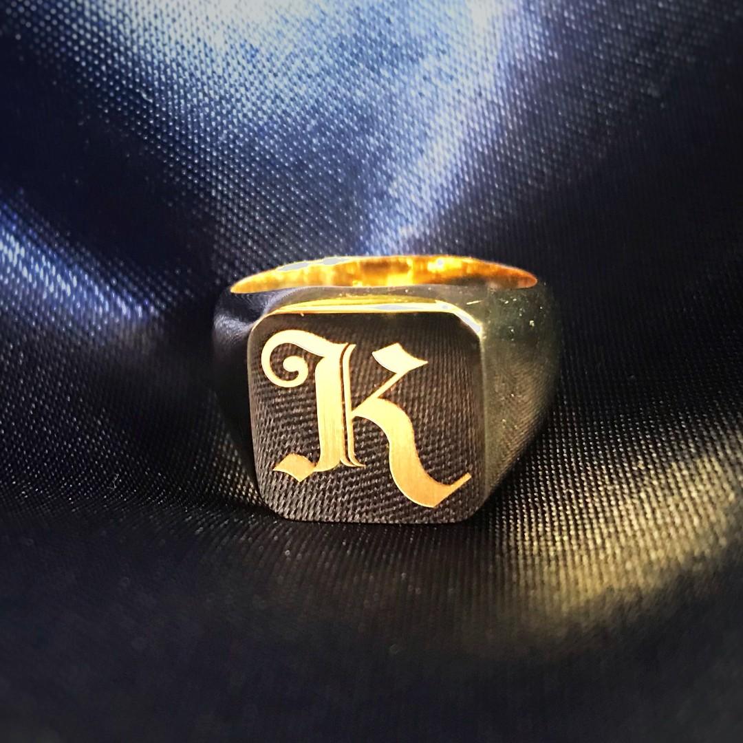 Alexo Signet Men Ring Family Crest Seal Symbol Ring 18K Yellow