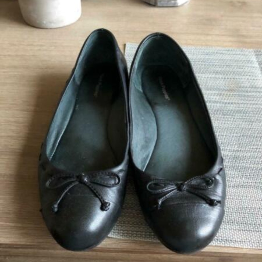hush puppies flats vienna Au 8 black office leather, Women's Fashion, Shoes on Carousell