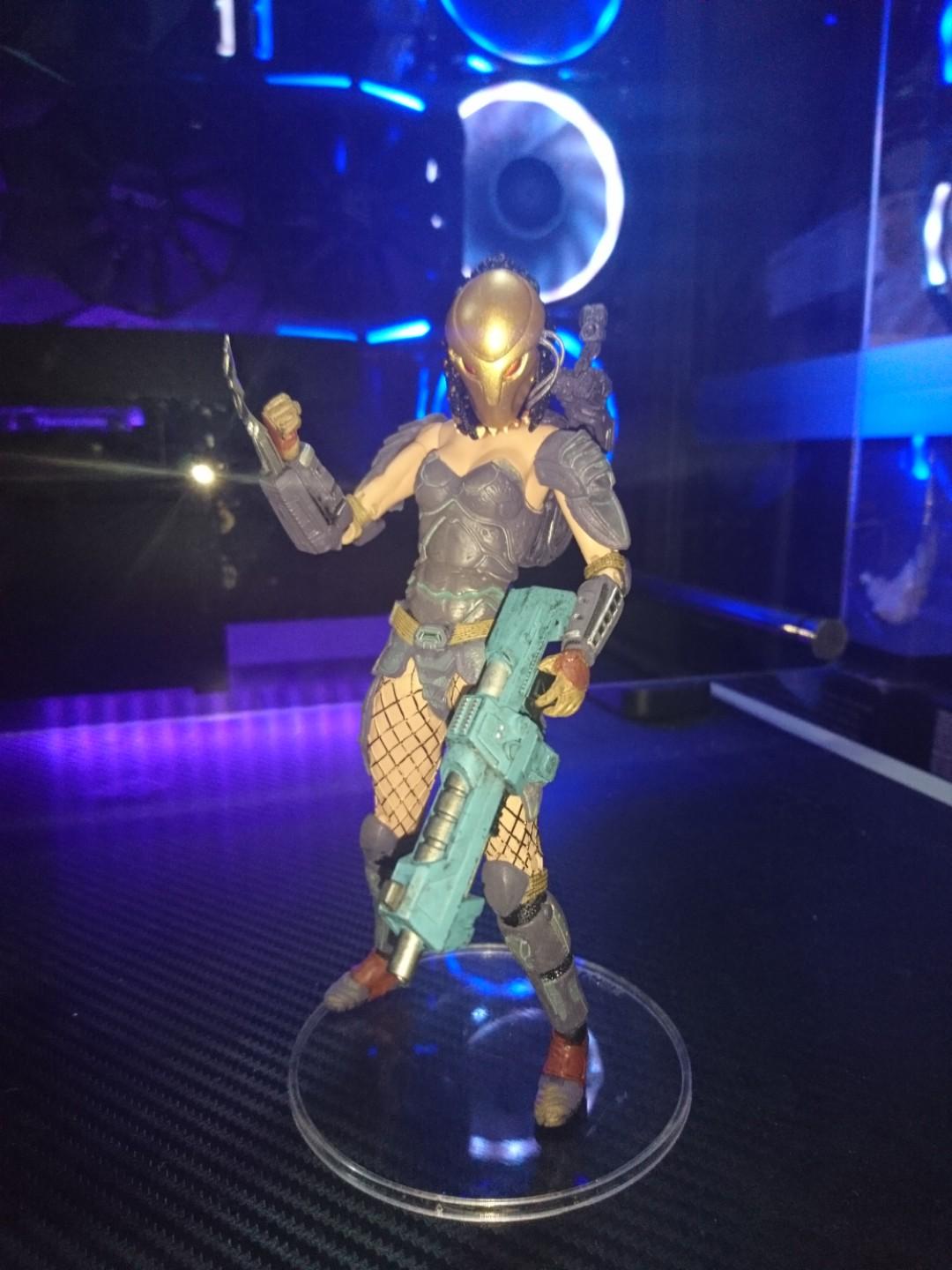 Neca machiko top