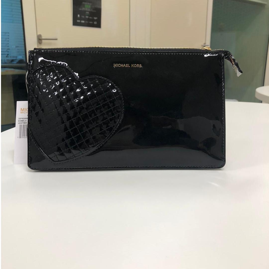 BRAND NEW* MICHAEL KORS DANIELA BLACK PATENT QUILTED HEART CLUTCH, Luxury,  Bags & Wallets on Carousell