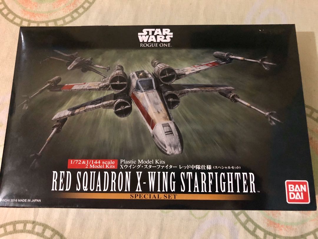 Star Wars Red Squadron XWing Starfighter (BanDai), Hobbies & Toys