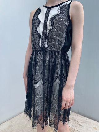 White Lace Dress Pesta