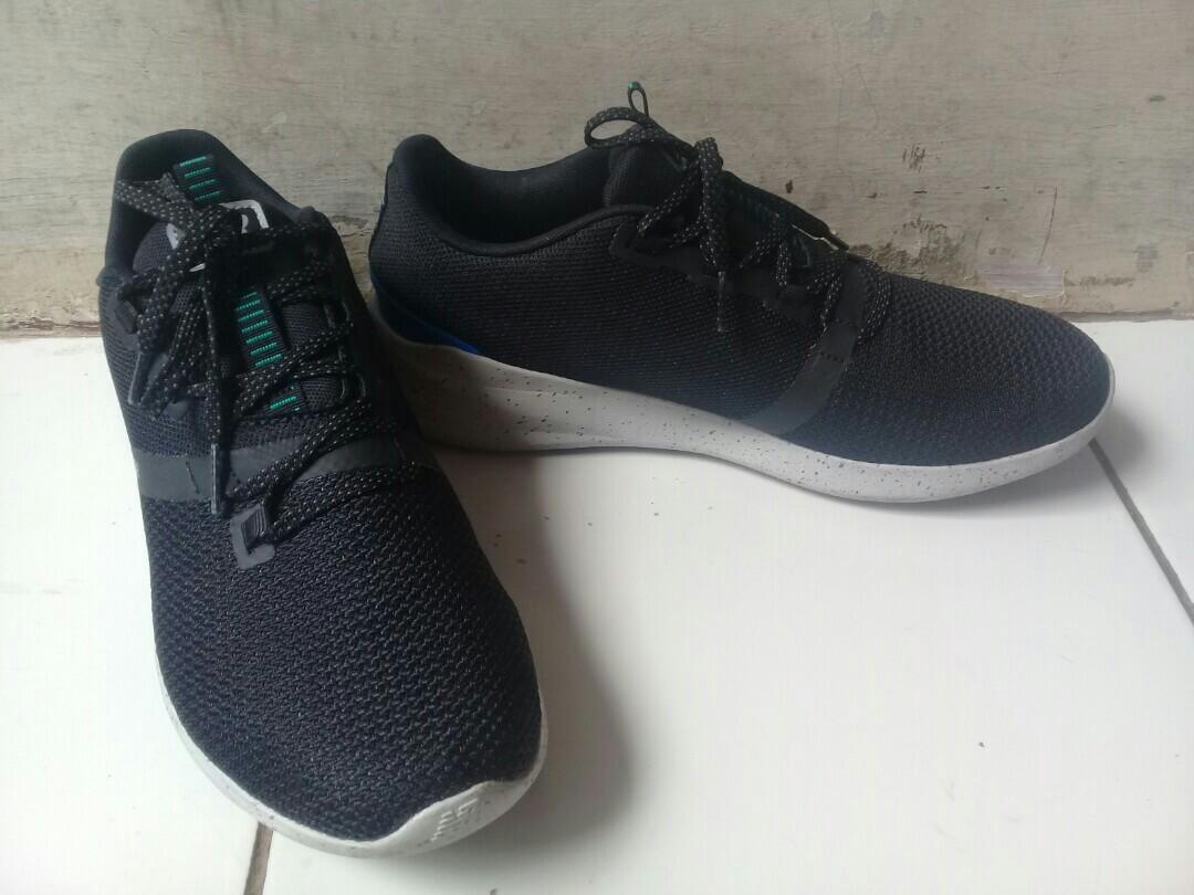 Authentic New Balance Districk Run Black Yellow MDRNRB1 Fesyen Pria Sepatu Sneakers di Carousell