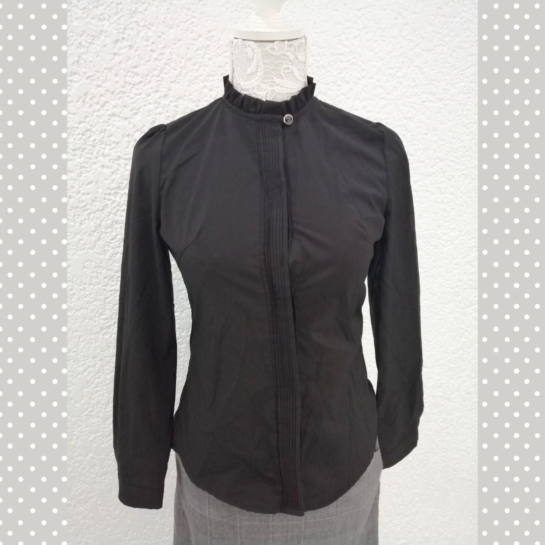 Black formal top (Category: Sleeveless) located in Quezon City. Submitted by 08super (Listing ID 262154767, Image 1). Description: Black. Formal. Top Fits. S to M.