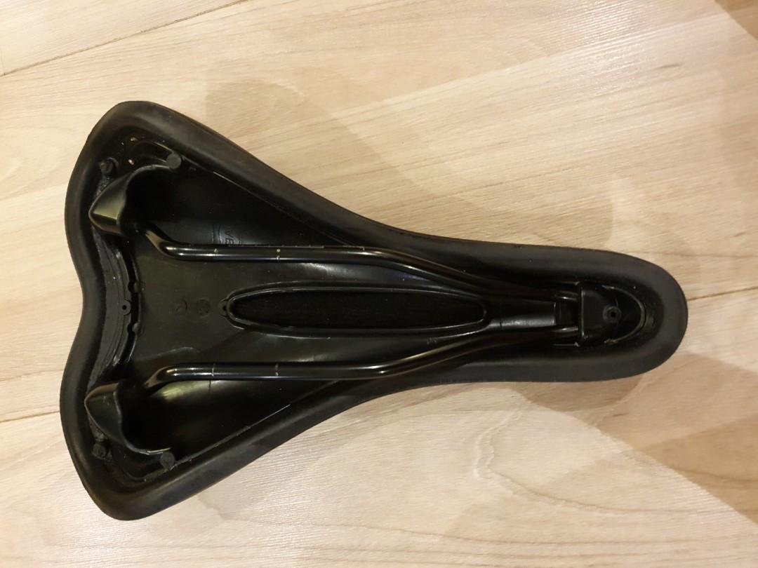 Giant original bike seat, Sports Equipment, Bicycles & Parts, Parts & Accessories on Carousell