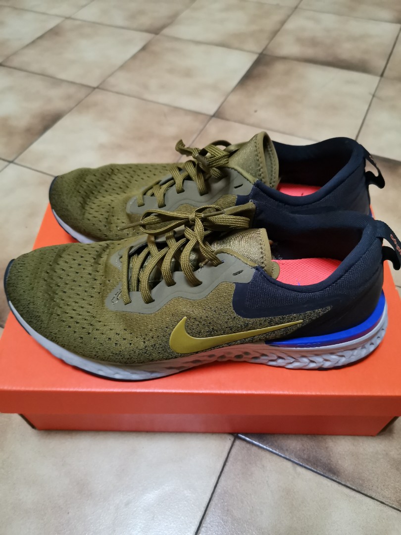 olive nike react