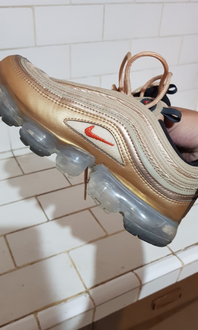 nike vapormax metallic gold