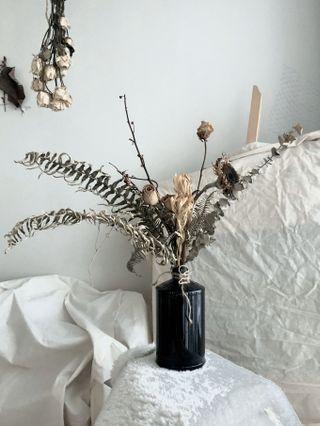 Dried flowers decor vase