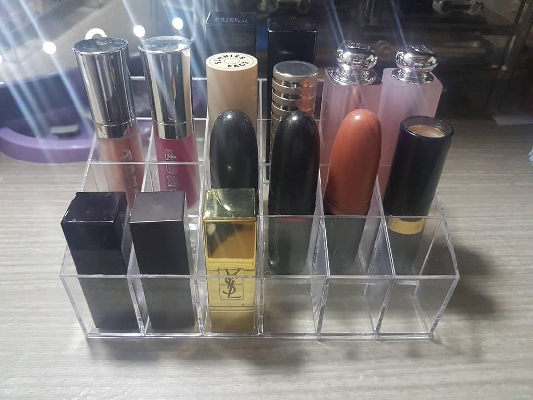 24 slots lipstick organizer (Category: Makeup) located in Manila. Submitted by shoppe.jasmineb (Listing ID 262348526, Image 2). Description: New with box pa. No scratches. Never used. Pinicturan lang #sweldo7 *lipsticks not included Great gift idea. #13thmonthsale.