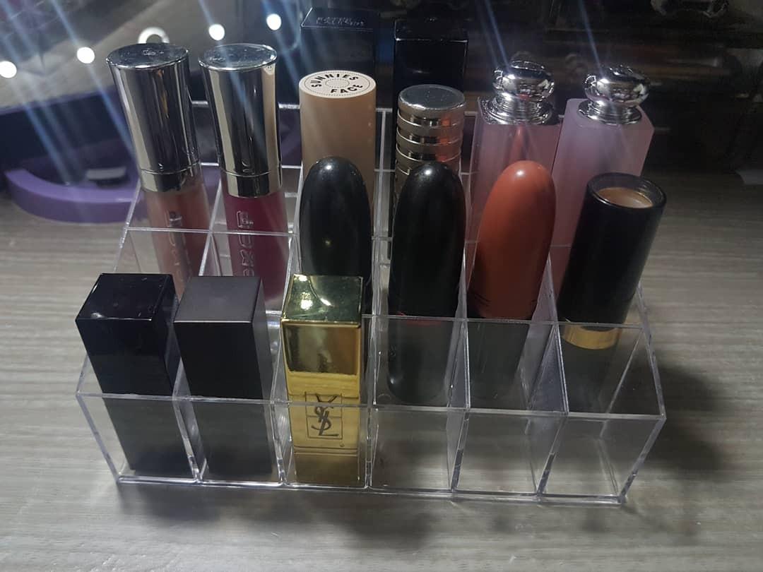 24 slots lipstick organizer (Category: Makeup) located in Manila. Submitted by shoppe.jasmineb (Listing ID 262348526, Image 3). Description: New with box pa. No scratches. Never used. Pinicturan lang #sweldo7 *lipsticks not included Great gift idea. #13thmonthsale.