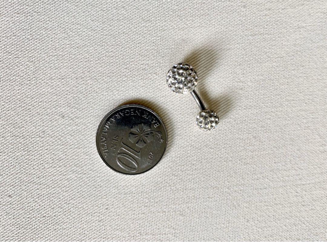 Belly ring (Category: Body Jewelry) located in Kuala Lumpur. Submitted by fernb (Listing ID 262295601, Image 2). Description: Belly ring. Brand new and unused. Bought for RM35. I'm not very good at wearing dainty items so someone ladylike might handle this better. .
