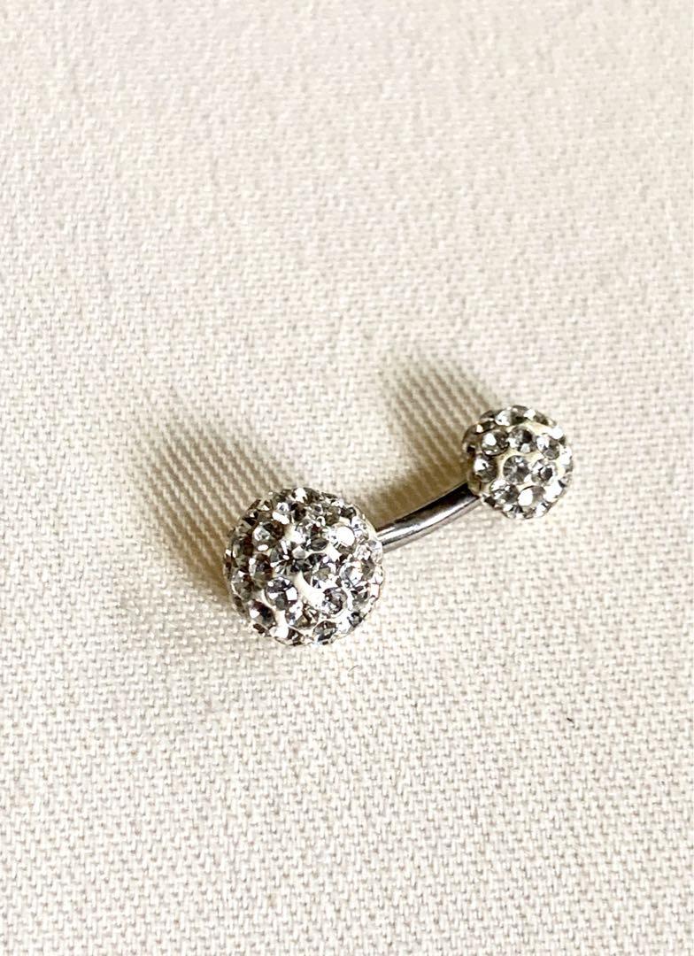 Belly ring (Category: Body Jewelry) located in Kuala Lumpur. Submitted by fernb (Listing ID 262295601, Image 1). Description: Belly ring. Brand new and unused. Bought for RM35. I'm not very good at wearing dainty items so someone ladylike might handle this better. .